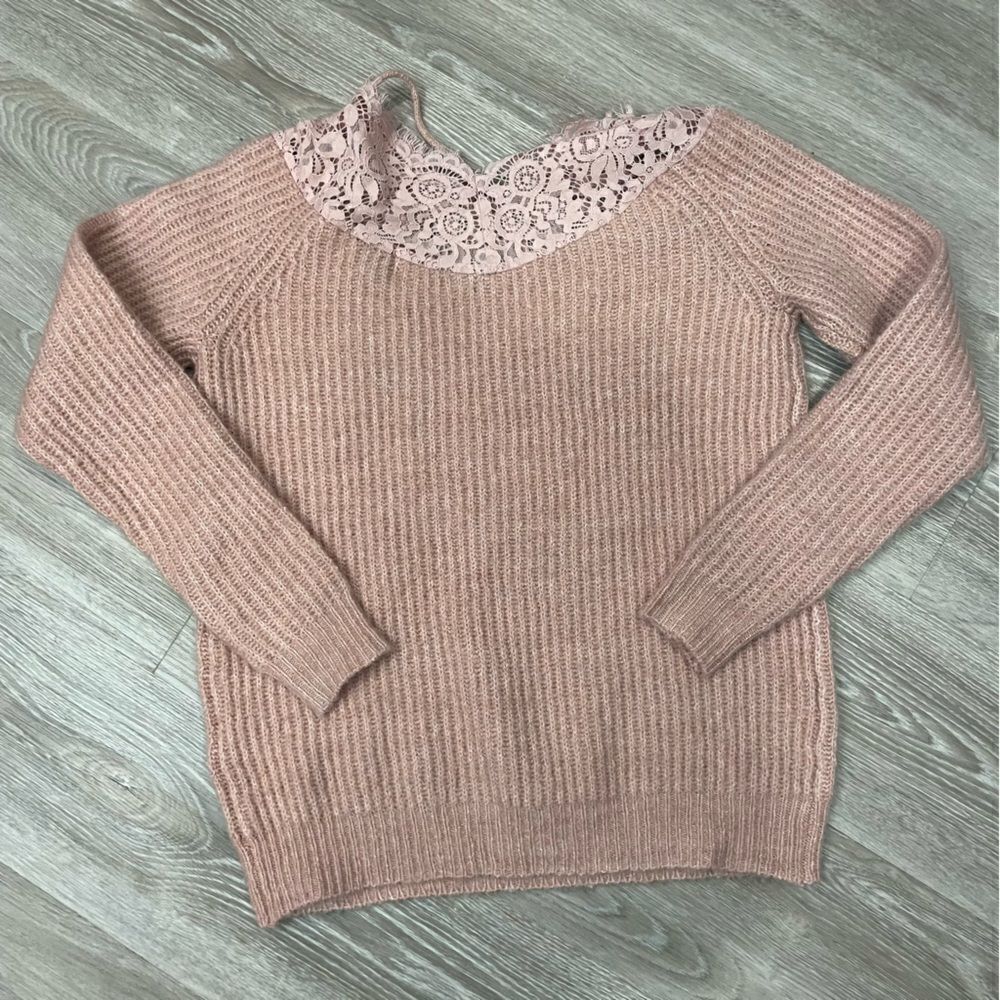 Vero Moda Lace V-neck Ribbed Knit in Dust Pink - Picture 2 of 5